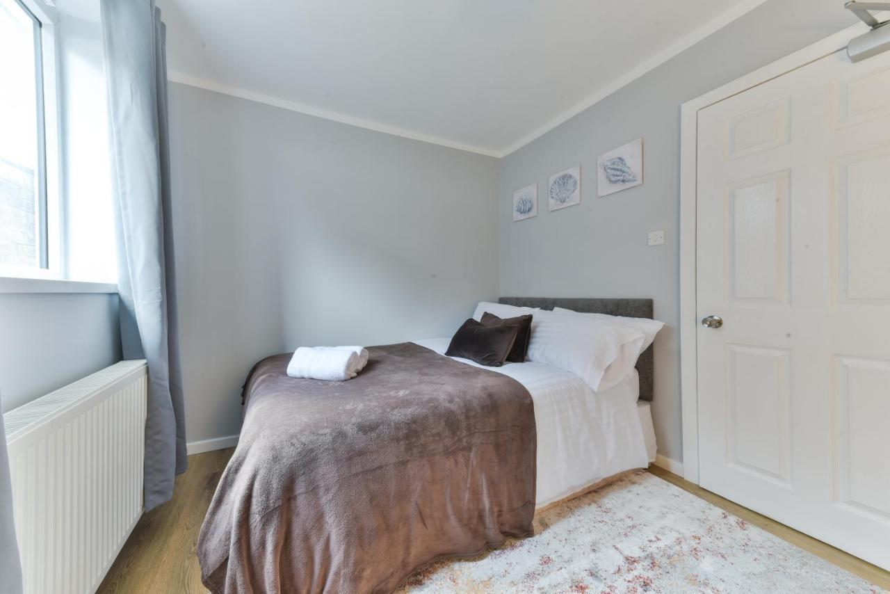 ヒースロー Royal Living Propertiesヴィラ エクステリア 写真