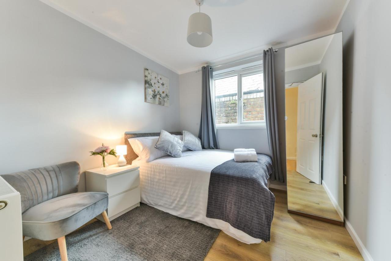 ヒースロー Royal Living Propertiesヴィラ エクステリア 写真