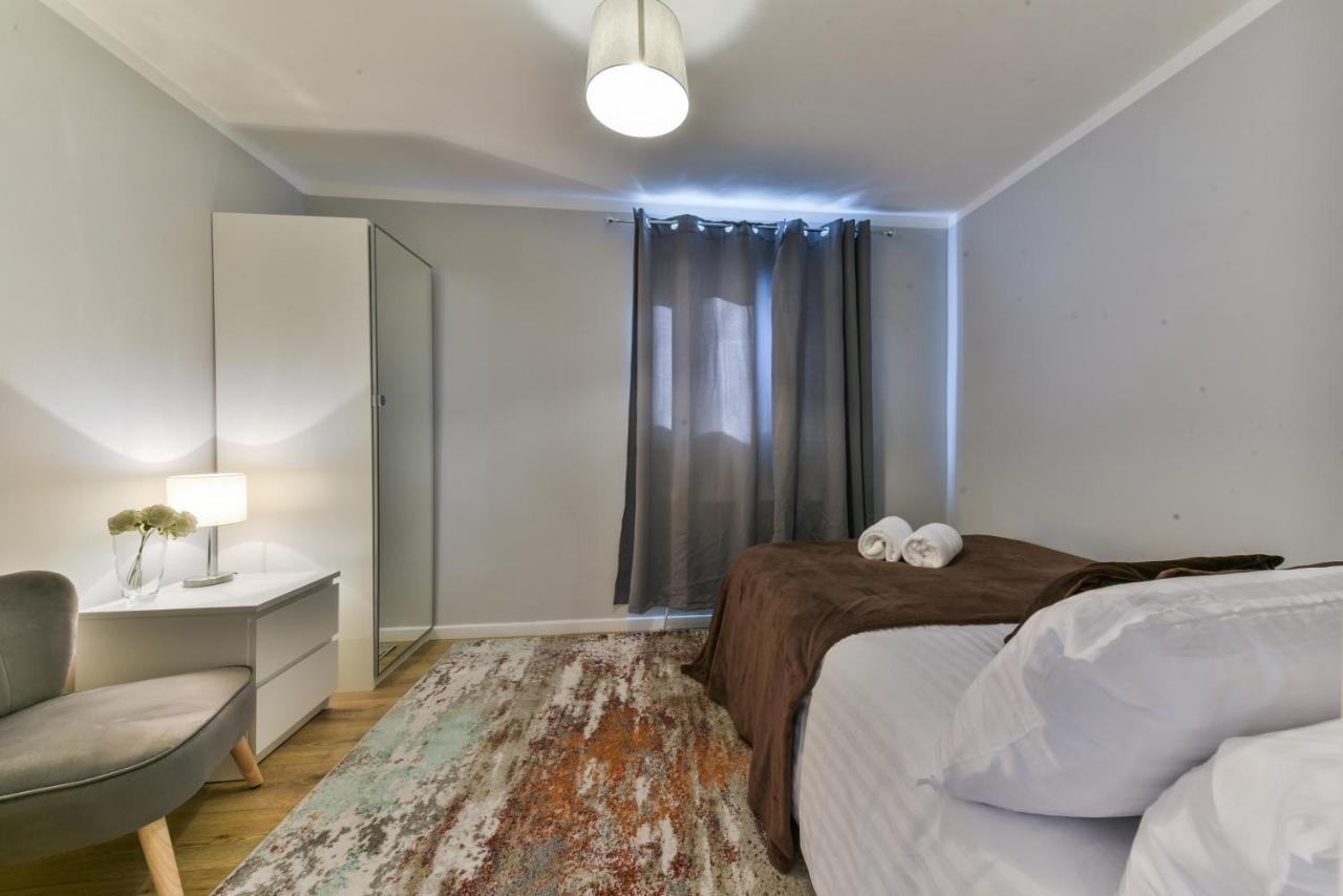 ヒースロー Royal Living Propertiesヴィラ エクステリア 写真